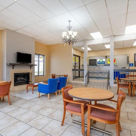 Days Inn By Wyndham Perrysburg Toledo Eksteriør billede