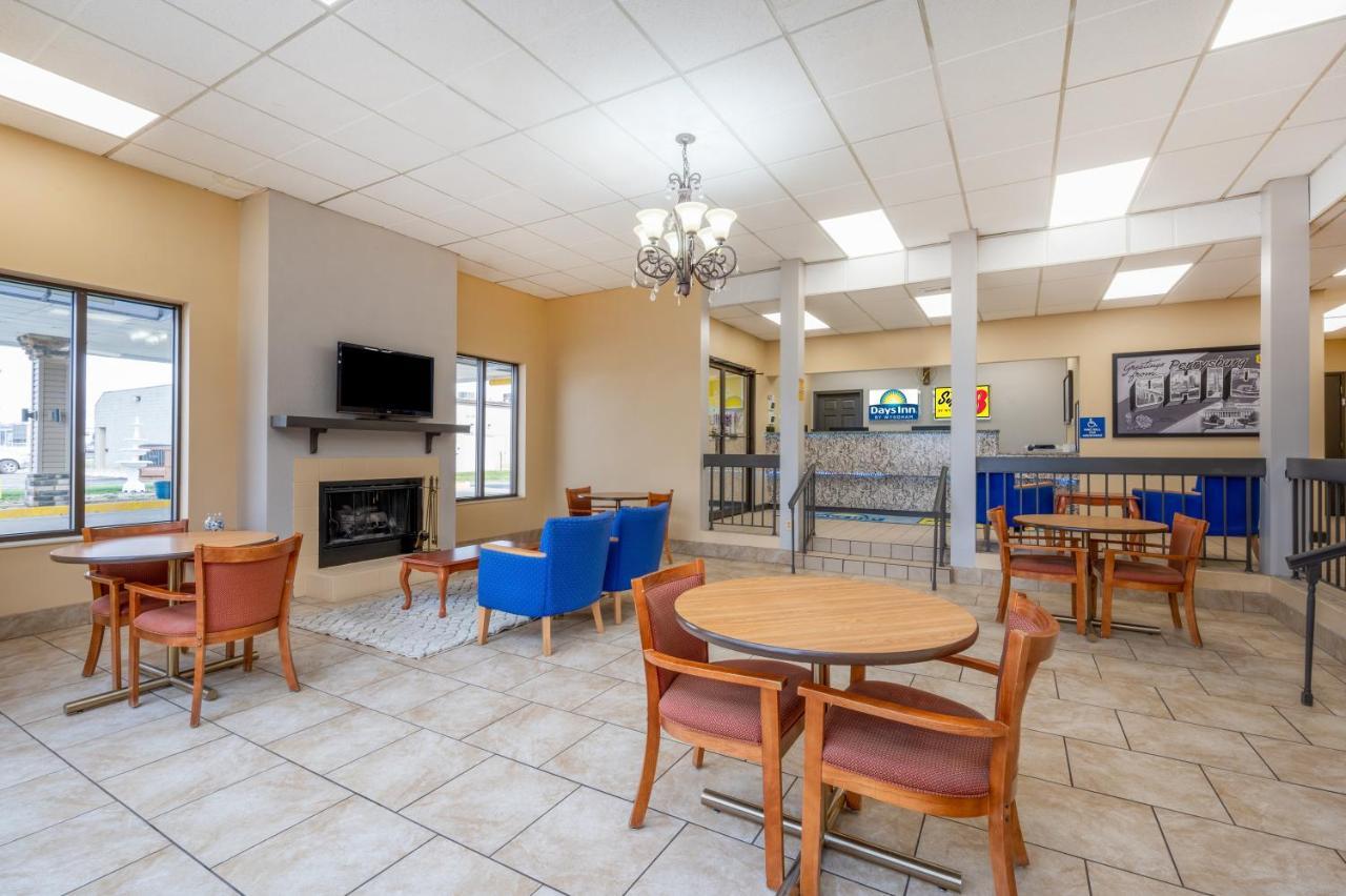 Days Inn By Wyndham Perrysburg Toledo Eksteriør billede